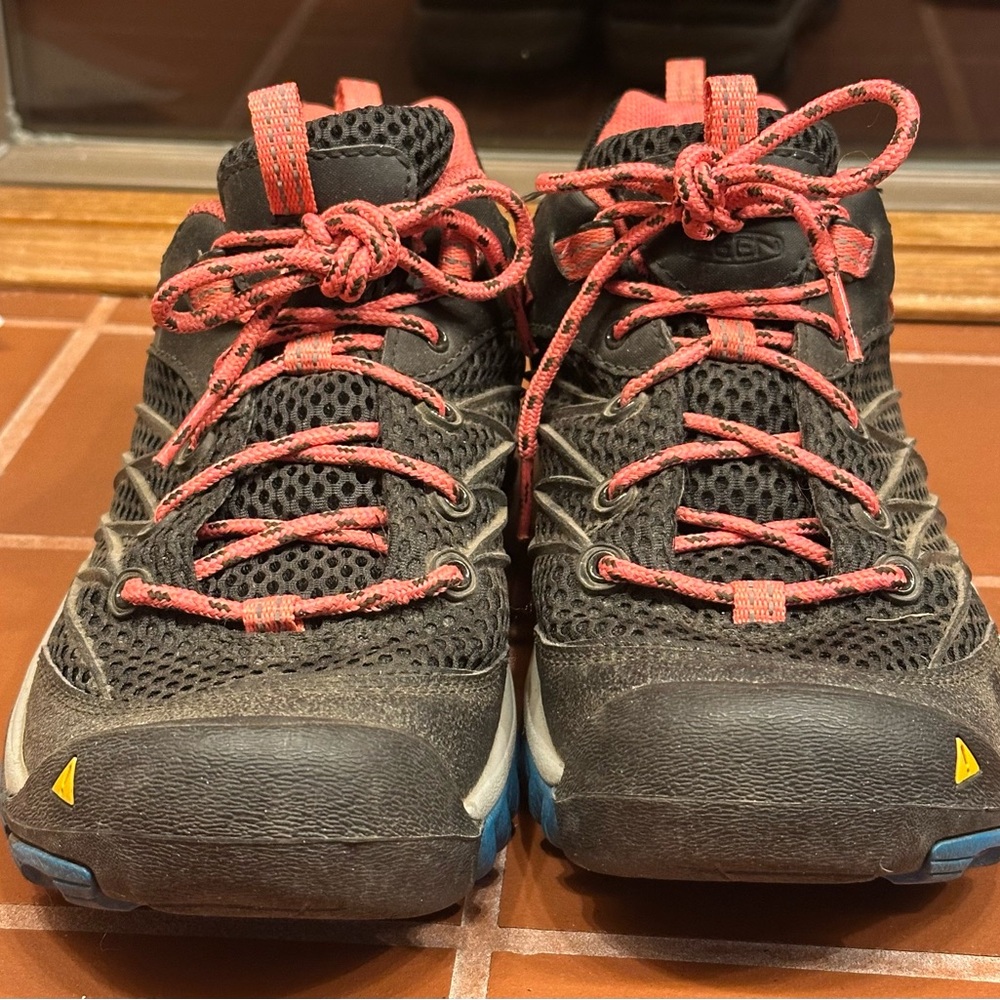 Keen Black and Red Sneakers with Breathable Mesh and Sturdy Sole